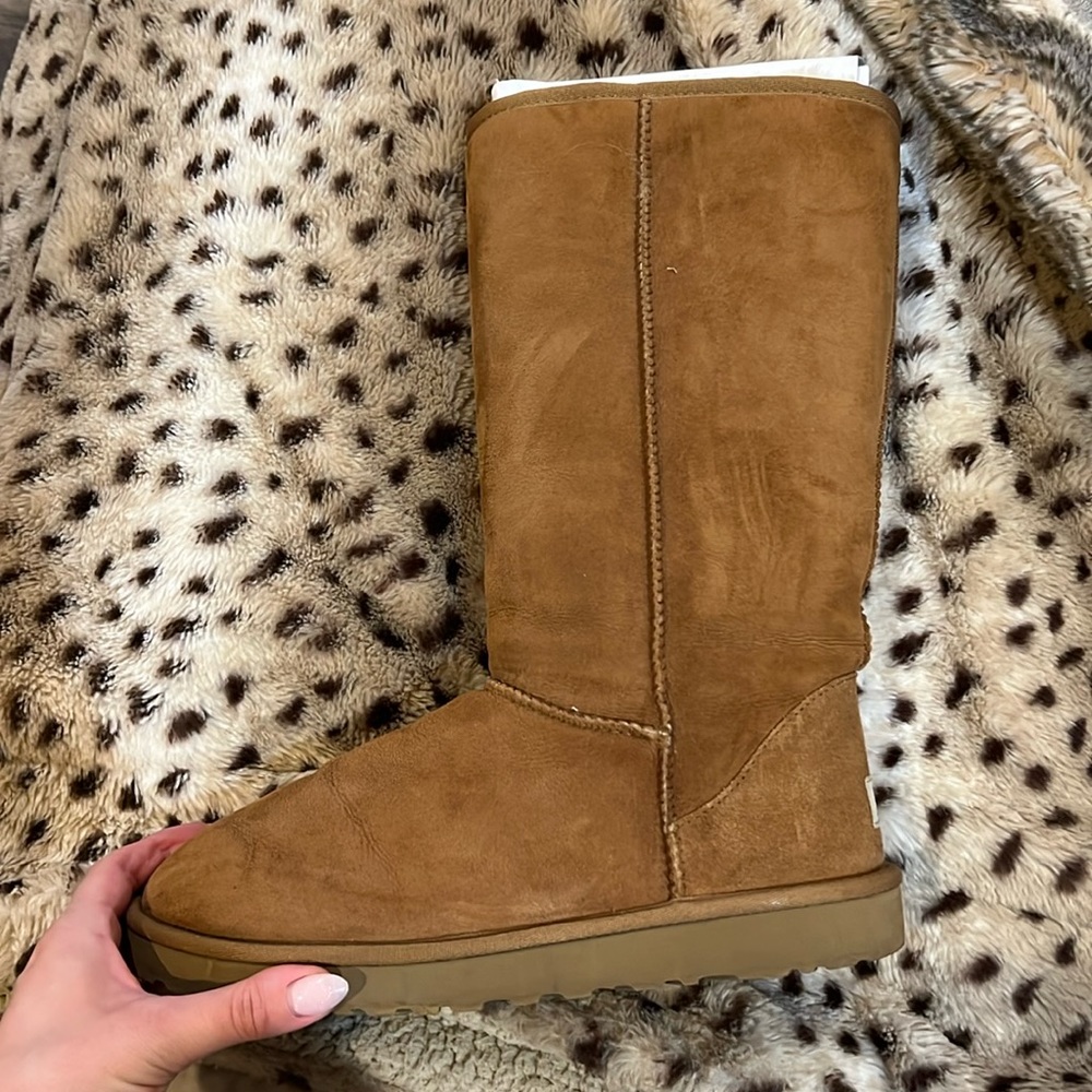 UGG SIZE 10